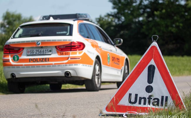 Rückwärts aus dem Parkplatz gefahren und E-Bike-Fahrerin übersehen