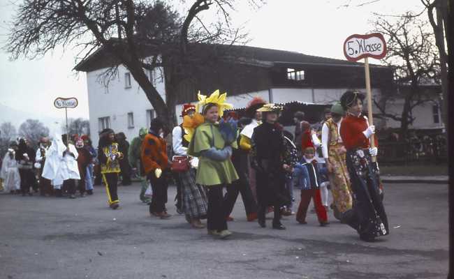 Über 800 grosse und kleine Mäschgerli ziehen an der Fasnacht durch Kriessern