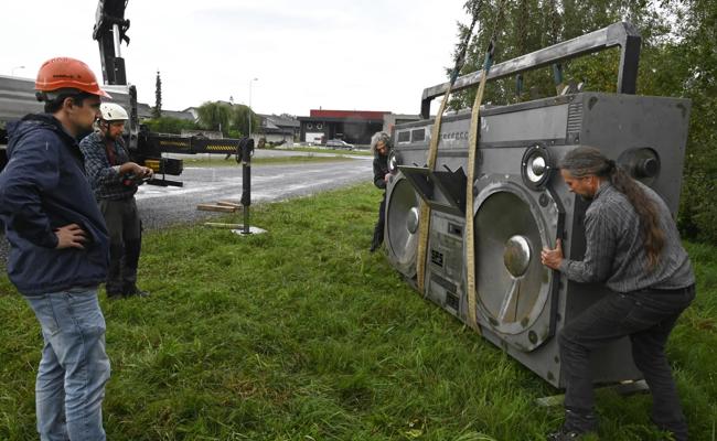 Ein Riesenradio fürs Art Drive-in