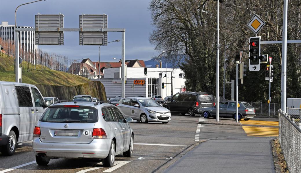 Freitagmittag an der Entenbadkreuzung in Heerbrugg. Der Berufsverkehr in Zeiten von Homeoffice.  