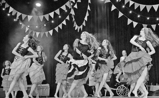 Leidenschaftliches Ballett  in eine Geschichte verpackt