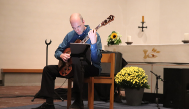 Alexander Palm spielte Barockmusik auf seiner E-Gitarre