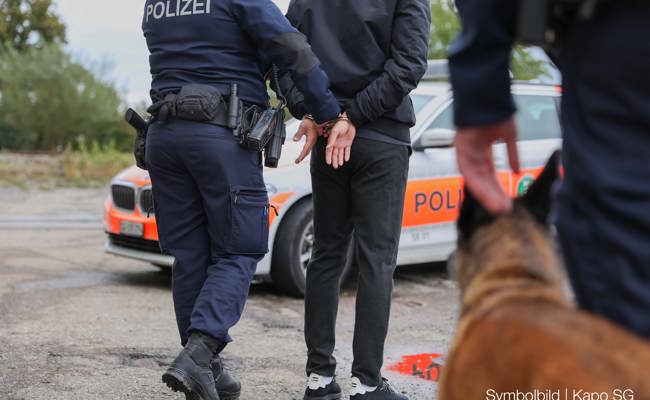 Zwei Jugendliche ausgeraubt und geschlagen: Drei Tatverdächtige sind erst 14 Jahre alt