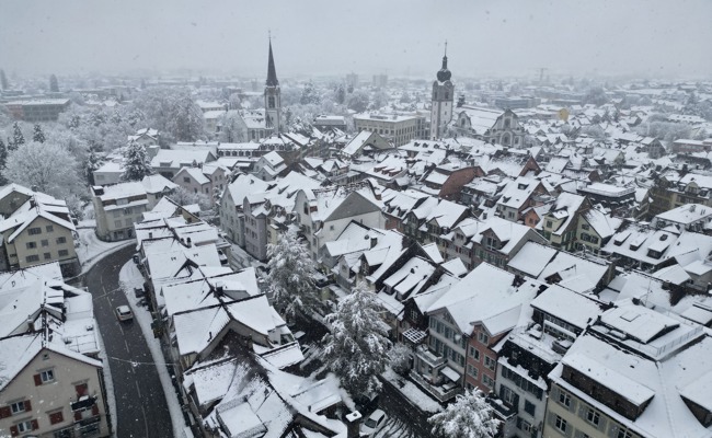 Das verschneite Städtli als Modelllandschaft - 19 Bilder aus der Vogelperspektive