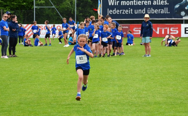 Fast 500 Kids am Jugitag auf dem Rüthner Rheinblick