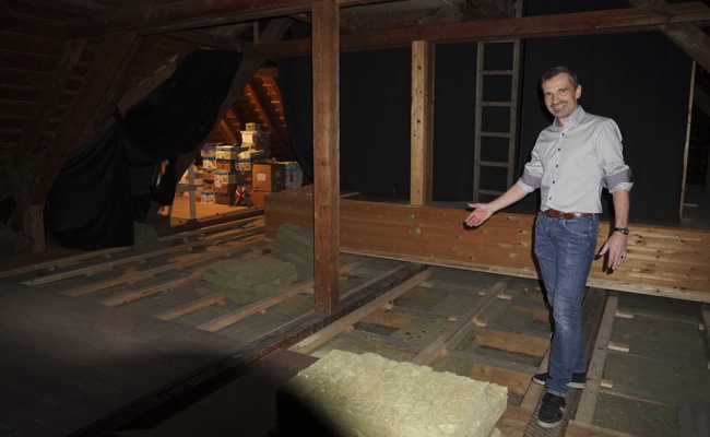 Ein neues Schulzimmer direkt unter dem Dachgebälk: Ausbau geplant statt eines weiteren Provisoriums