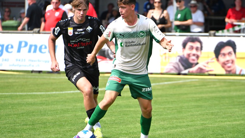 Die St.Galler, mit Diego Besio (in Weiss), spielen am Freitagabend gegen Norwich City.