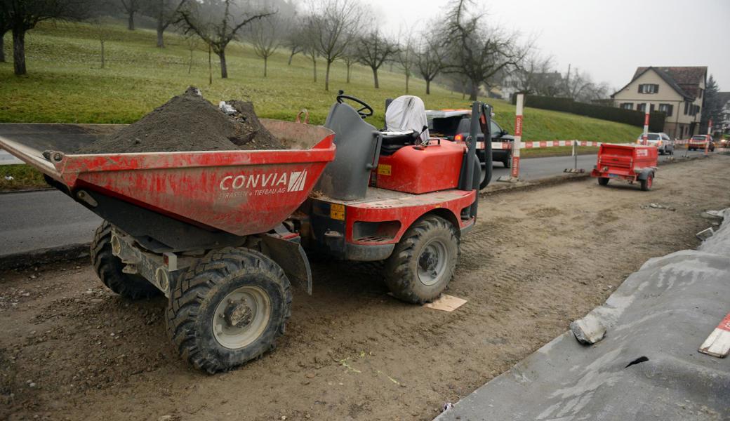 Wird für den Bau von Strassen Landwirtschaftsboden beansprucht, soll die Fläche den Bauern anderswo kompensiert werden, fordert Peter Kuster.