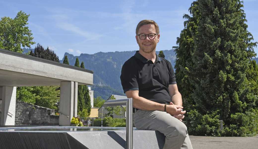 Der neue Brunnen zwischen Pfarreizentrum und Kirche sieht der scheidende Präsident Christian Müller als ein äusseres Zeichen dessen, dass die katholische und reformierte Kirchgemeinde ein ökumenisches Miteinander pflegen. 