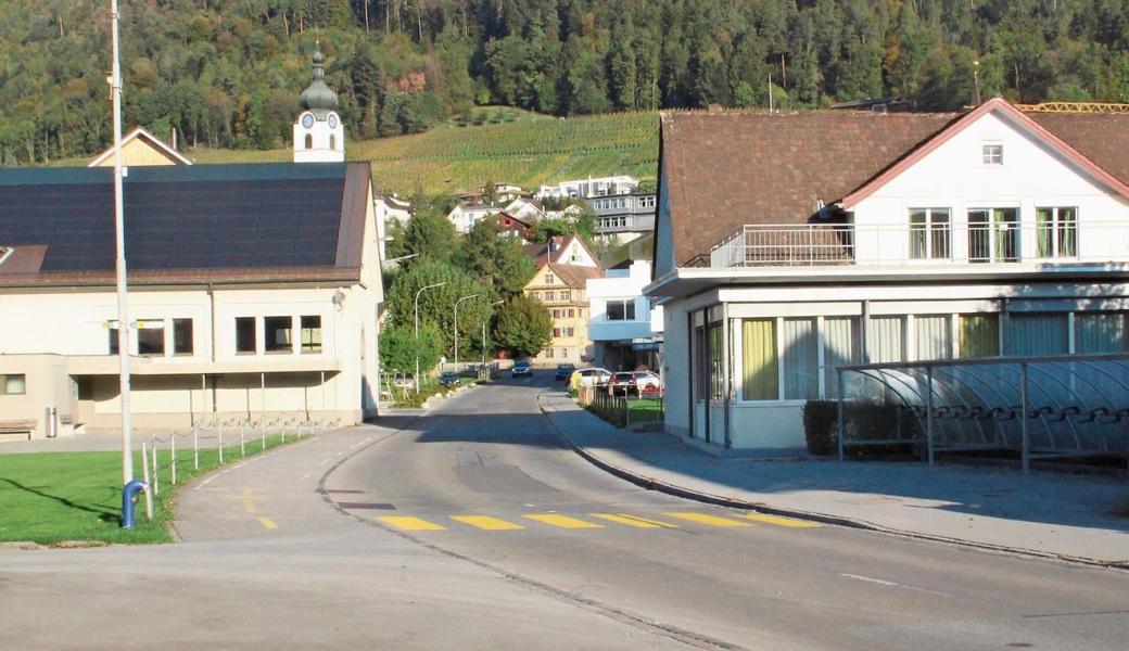 Hier soll es geschehen sein: Ein Autofahrer habe die Lenkerin vor ihm mit sehr dichtem Auffahren bedrängt und just beim Zebrastreifen gefährlich überholt.