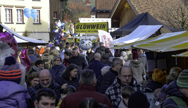 Fast kein Durchkommen am Balgacher Weihnachtsmarkt
