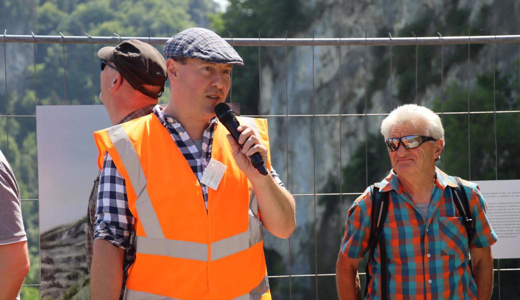 Grabungs- und Auswertungsleiter Fabio Wegmüller erklärte den Anwesenden die lange Geschichte der Oberrieter Fundstelle. 
