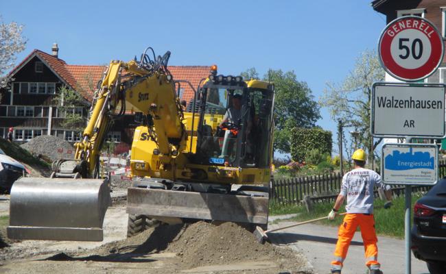 Während Strassensanierung steht nur eine Fahrspur zur Verfügung