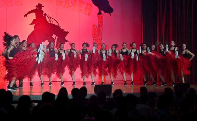 Nicht nur der Geier weiss es: Das TV-Rebstein-Schauturnen ist Pflichtprogramm