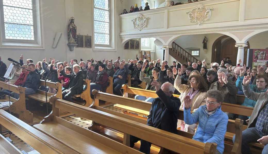 Über 120 Bürgerinnen und Bürger der Ortsgemeinde nahmen an der Versammlung teil.