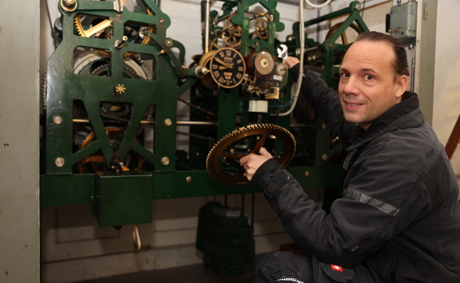 Wie ein Kirchturmtechniker dafür sorgt, dass in Berneck die Uhren richtig ticken