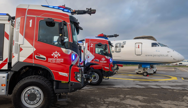 540 PS für 26 Tonnen: Zwei neue Flugfeldlöschfahrzeuge für den Flughafen