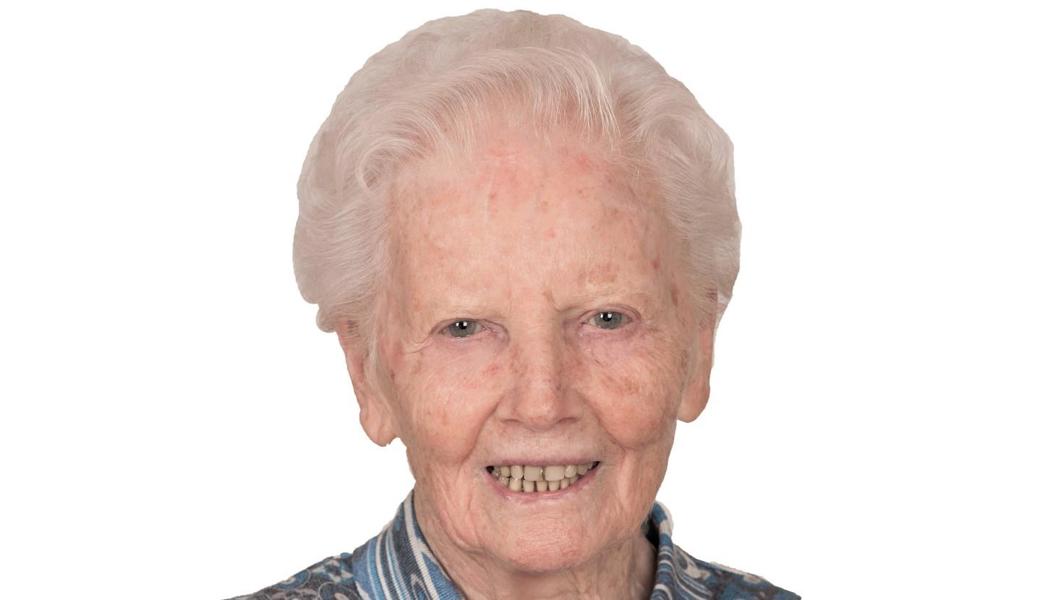 Anna Kühnis-Götti sieht an ihrem 100. Geburtstag Sohn und Töchter.