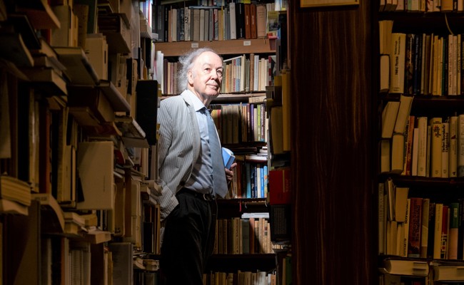 Mit dem ehemaligen Kantonsschullehrer Rainer Stöckli im Weinberg der Bücher