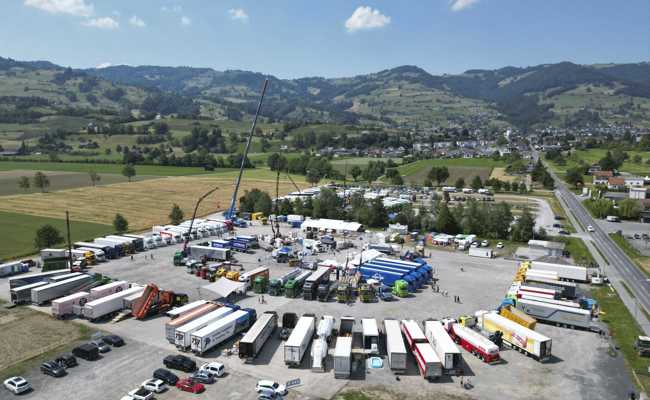 150 Brummis auf der Allmend: Familiäres Treffen der Strassengiganten