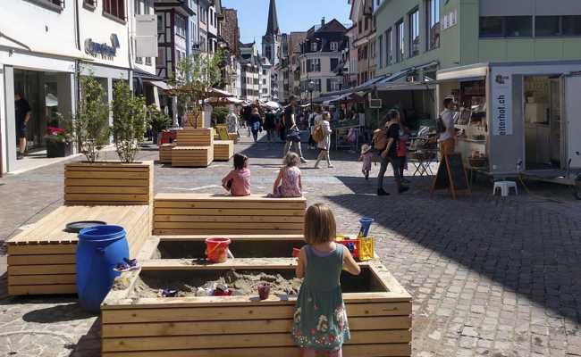 Stadt räumt Sitzmöbel wieder weg - Verweilzone ist nicht erwünscht