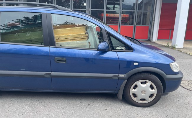 Sichtbehinderung: So viel ins Auto geladen, dass dem Fahrer der Durchblick fehlte