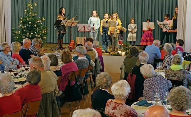 Rekordbeteiligung an traditioneller Seniorenweihnacht
