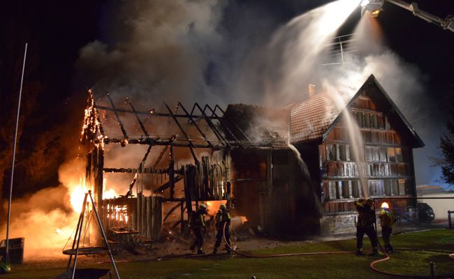 Scheune brannte in Heiden – Feuer griff auf Wohnhaus über