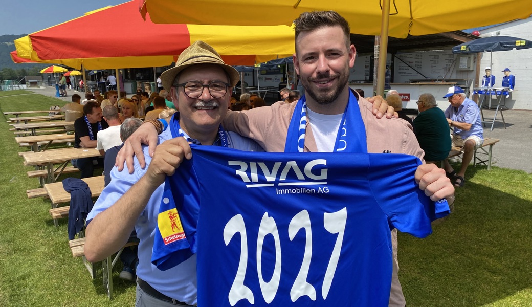 li. Kuno Jocham. Präsident FC Widnau, re. Ramon Wehrli, Inhaber Beat Sport AG, Widnau
