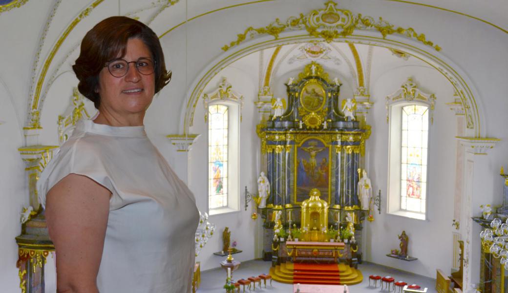 Benedicere heisst auf Deutsch segnen oder Gutes sagen. Präsidentin Manuela Gschwend singt Gutes als Mitglied des Kirchenchores und als Solistin am Kirchweihfest. Zum 200-Jahr-Jubiliäum hat die Kirchgemeinde die Kirche innen reinigen lassen.