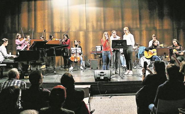«Winterzauber» in der Kanti-Aula