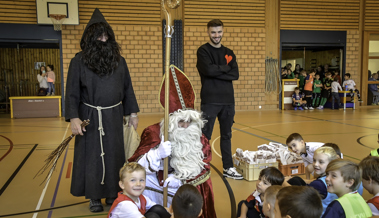 Fussballprofi half dem Räbschter Samichlaus 