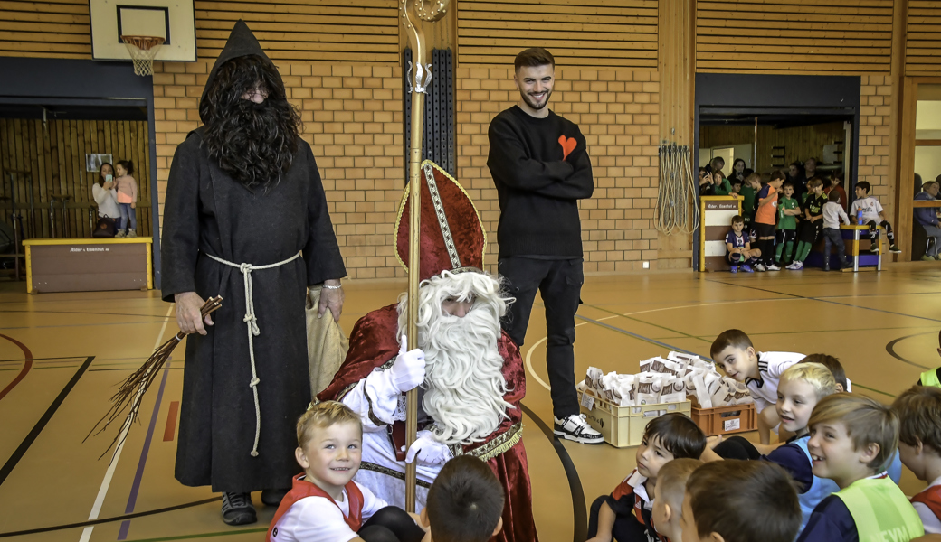 Prominente Hilfe für den Räbschter Samichlaus: Betim Fazliji