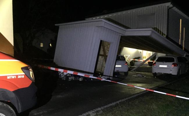 Sturm deckt in Montlingen Dächer ab