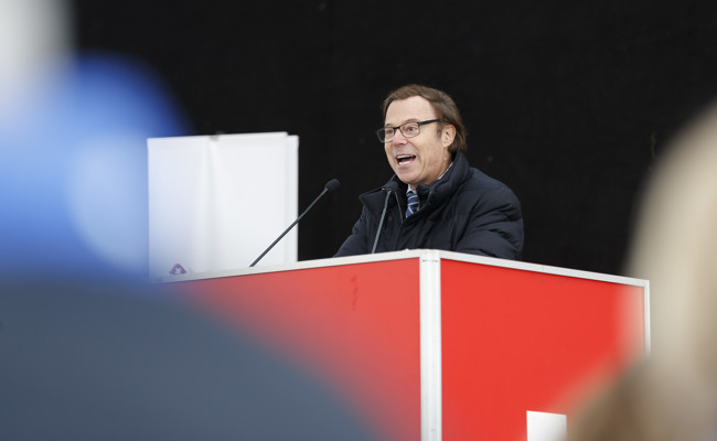 Umstrittener Alt-Nationalrat der SVP hält die 1.-August-Rede beim Anlass der Ortspartei auf Schloss Blatten