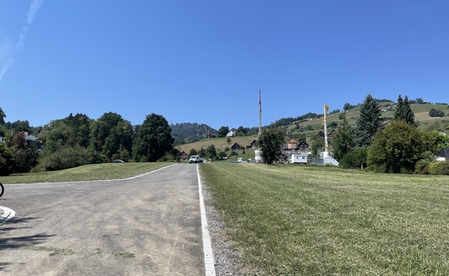 Hanglage mit Aussicht für Familien: 15 Grundstücke stehen zum Verkauf