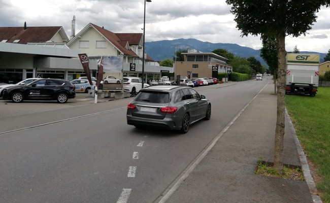 Ohne Slalom über die Zollstrasse, weil die Pfosten derzeit fehlen