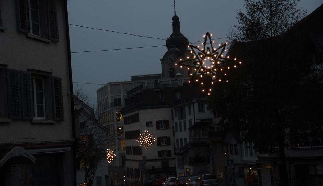 Leuchtende Sterne an der Trogenerstrasse.