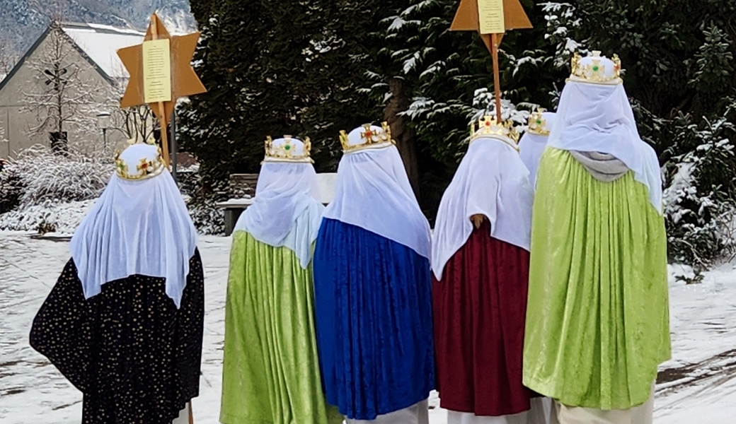 Eine Gruppe Sternsinger unterwegs in Diepoldsau