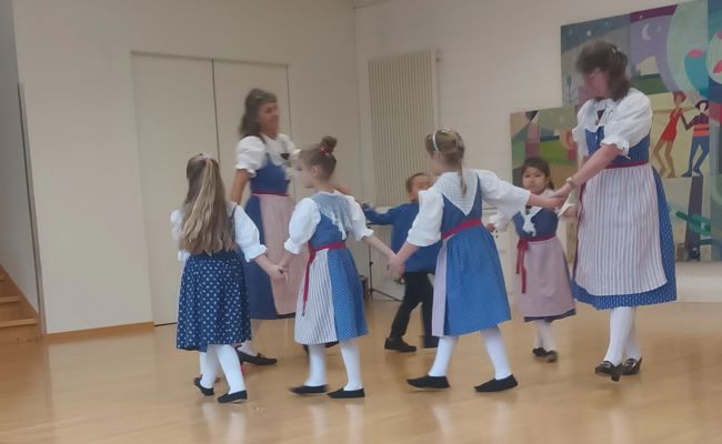 Fröhlicher Seniorennachmittag mit Tanz und Musik