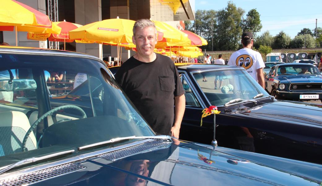 Jürg Rissi (links) hat selbst kein Ami-Auto ausgestellt. Er hat aber Freude, das grösste Treffen dieser Art zu organisieren.