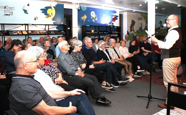 Wort, Wein und Witz: Erfolgreicher Abend mit Richi Küttel