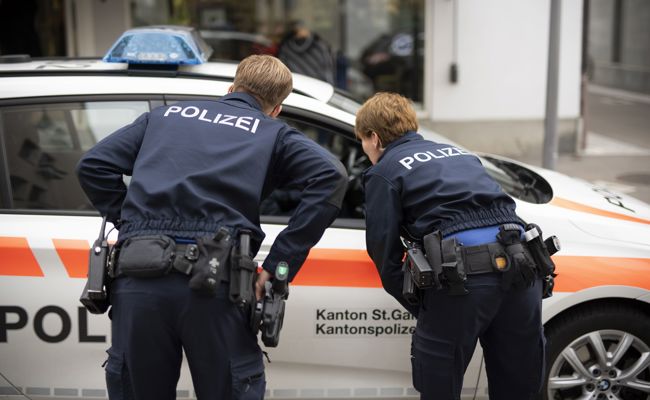 Fachkräftemangel bei der Polizei St. Gallen: Überstunden und Unterbesetzung belasten Korps