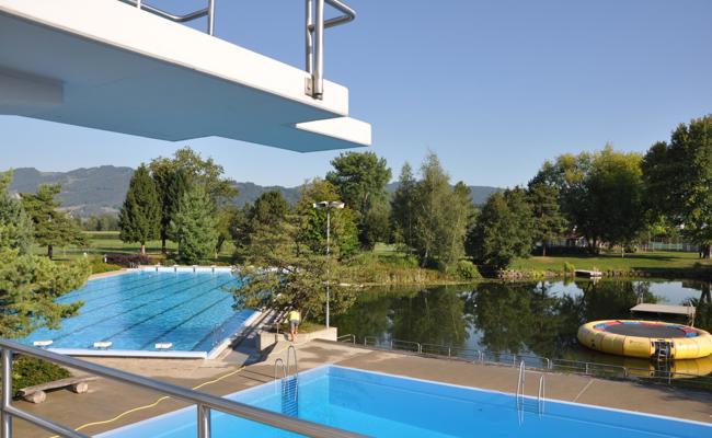 Das Wasser reicht bis zum Rand