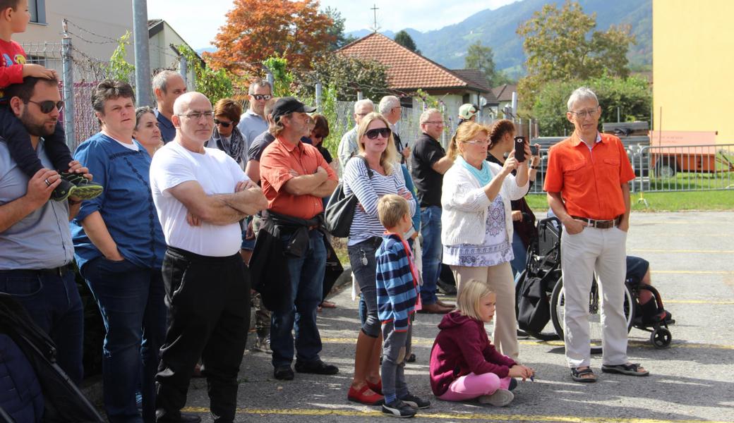Viele Interessierte schauten zu.