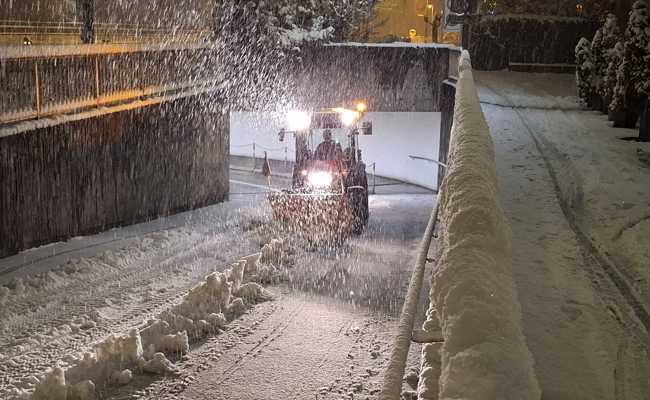 Schneechaos? Nicht mit uns! Dank vieler fleissiger Leute bricht bei Schneefall kein Chaos aus