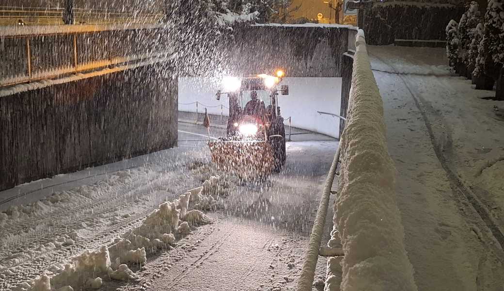 Sogar die Zufahrt und das Trottoir bei der Unterführung werden sofort vom Schnee befreit. 