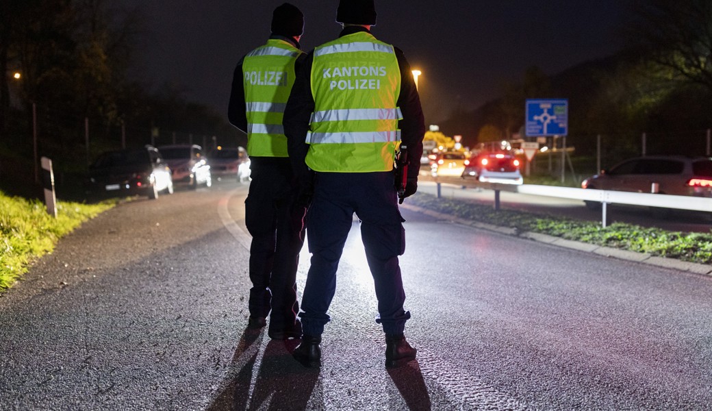 Ein 17-jähriger Motorradfahrer ignorierte die Haltezeichen der Polizei