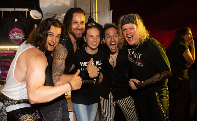 Grossaufmarsch für lokale Rockhelden und Metal-Hexen