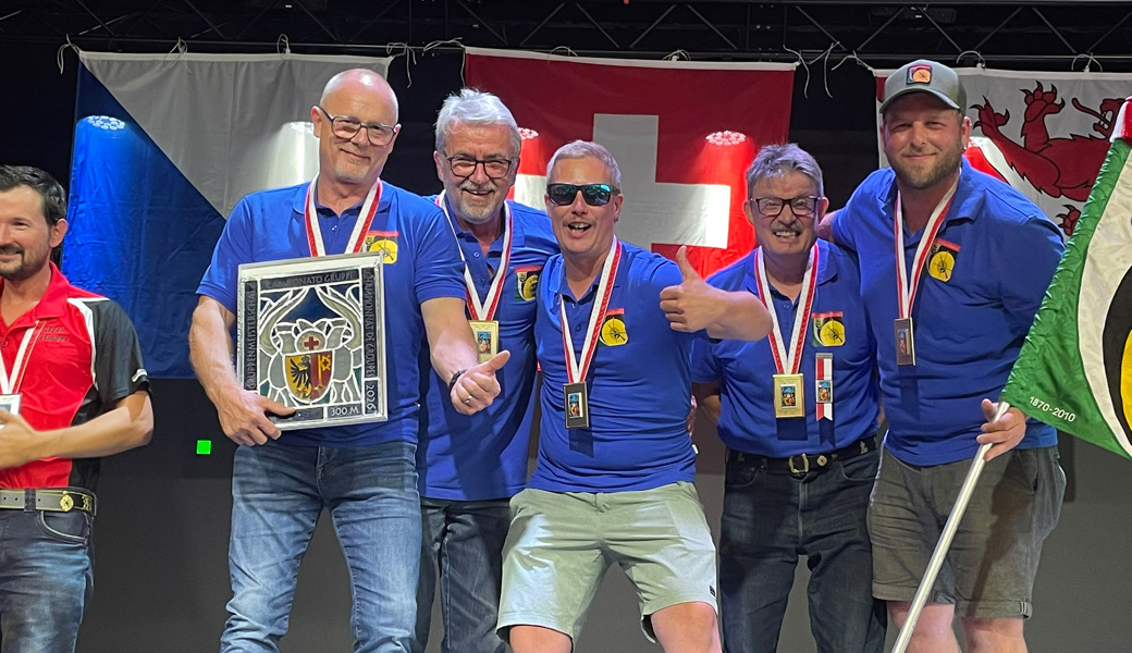 Strahlende Schweizer Meister 2026. v.l.n.r. Daniel Stieger, Hans Graf, Florian Zimmer, Bruno Streule und Simon Graf. 